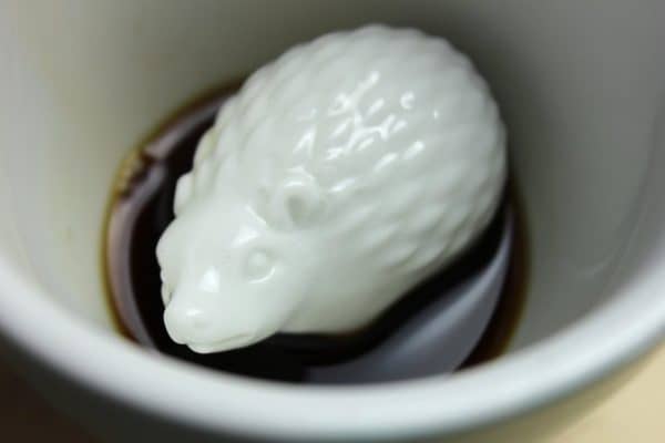 325 ml, Grigio Ghiaccio Regalo per Feste e Compleanni per gli Amanti del Caffè e del Tè CREATURE CUPS Coda di Balena Tazza di Ceramica | Animale Nascosto allInterno 